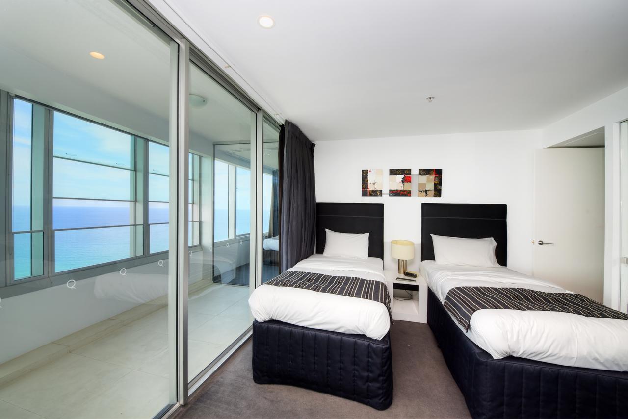 Private Apartment With Ocean Views At Q1 Resort Gold Coast Buitenkant foto