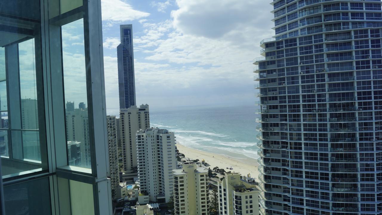 Private Apartment With Ocean Views At Q1 Resort Gold Coast Buitenkant foto