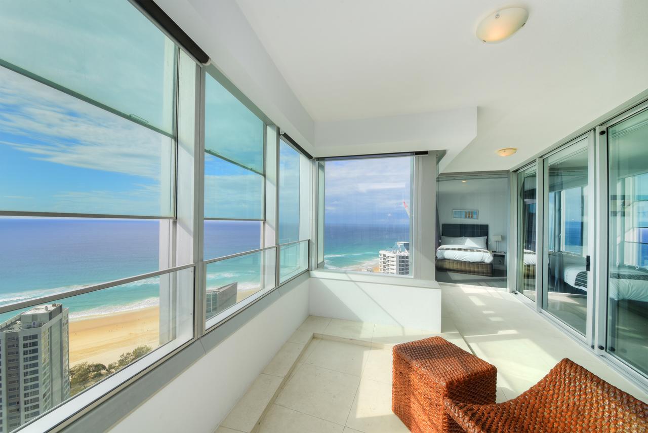 Private Apartment With Ocean Views At Q1 Resort Gold Coast Buitenkant foto