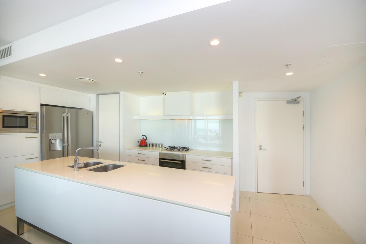 Private Apartment With Ocean Views At Q1 Resort Gold Coast Buitenkant foto