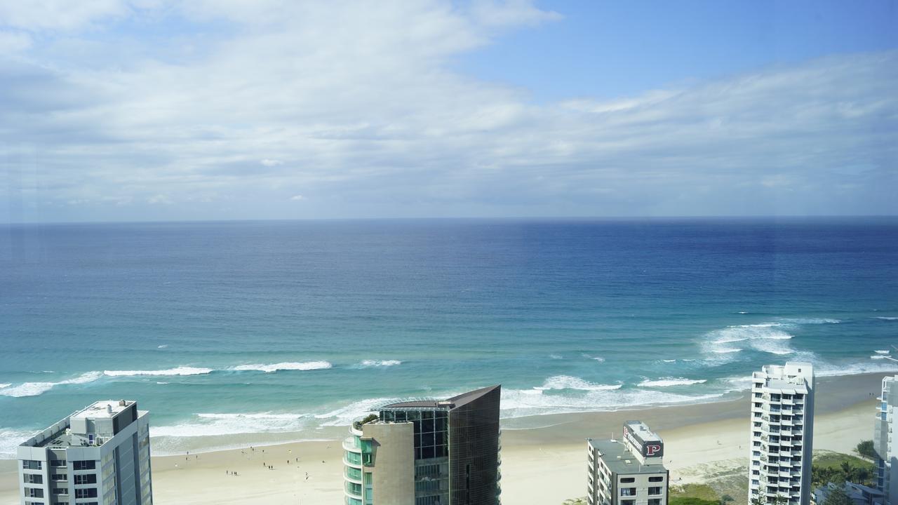 Private Apartment With Ocean Views At Q1 Resort Gold Coast Buitenkant foto