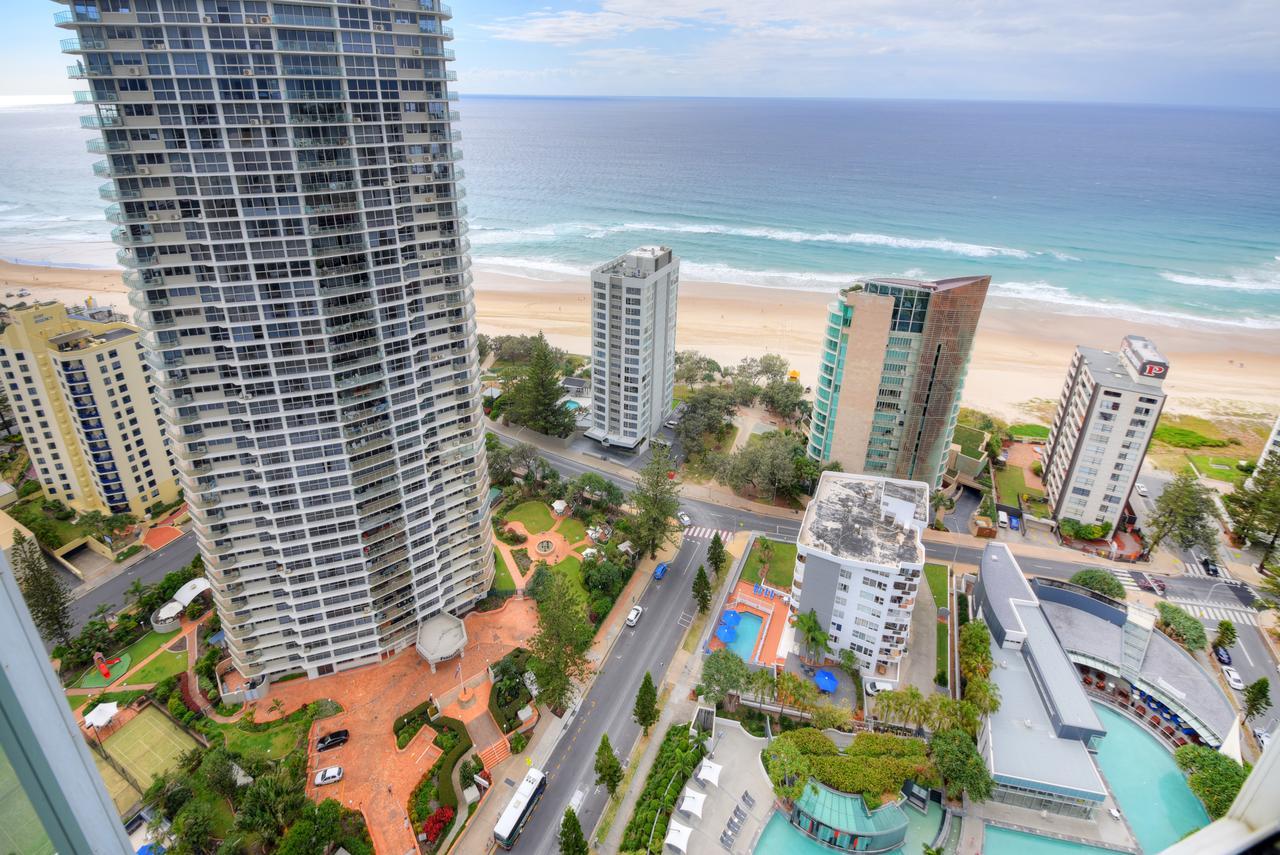 Private Apartment With Ocean Views At Q1 Resort Gold Coast Buitenkant foto